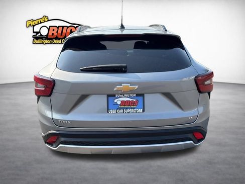 Used 2025 Chevrolet Trax LT FWD image 36