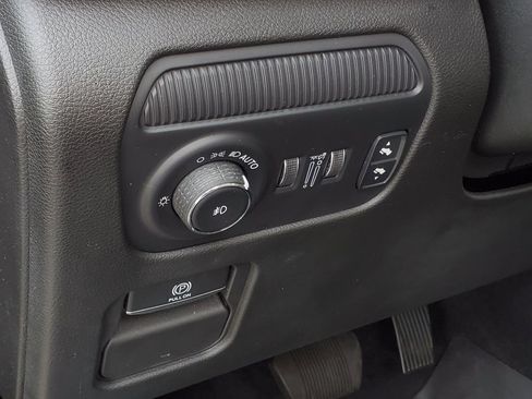 Used 2024 Jeep Wagoneer L Series III w/ Premium Group I AWD/4WD image 12