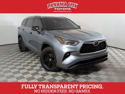 Used 2022 Toyota Highlander XLE AWD/4WD image 1