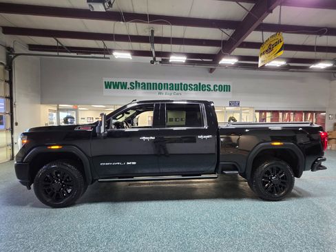Used 2021 GMC Sierra 2500 Denali w/ Denali Black Diamond Edition image 11