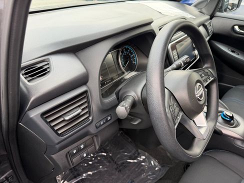 Used 2025 Nissan Leaf S FWD image 10