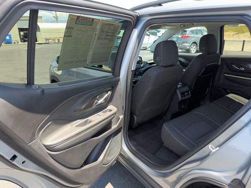 Used 2024 GMC Terrain SLE w/ Driver Convenience Package FWD image 12