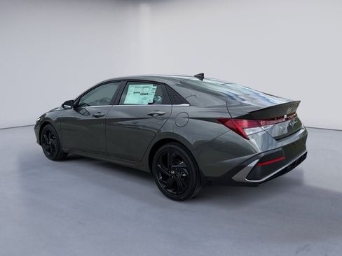 New 2026 Hyundai Elantra SEL Sport FWD image 3