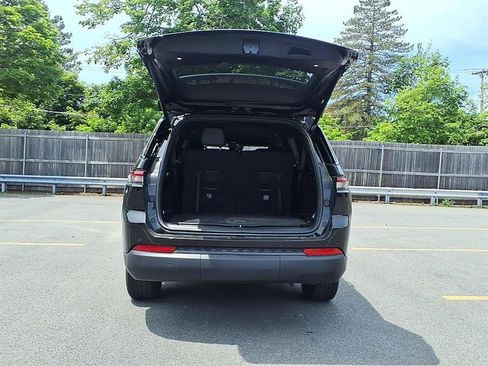 Used 2024 Jeep Grand Cherokee L Laredo AWD/4WD image 10