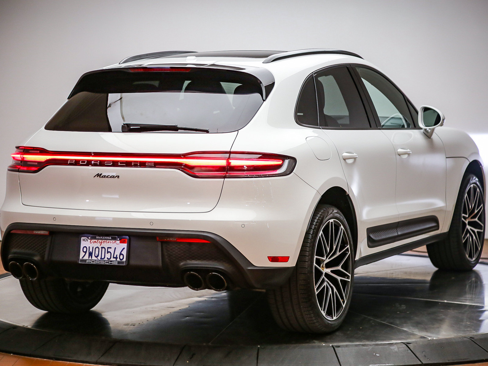 Certified 2026 Porsche Macan AWD/4WD image 40