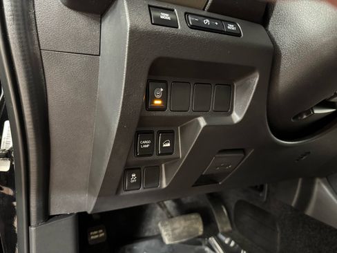 Used 2022 Nissan Frontier SV w/ Technology Package image 17