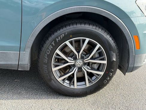 Used 2019 Volkswagen Tiguan SE w/ Panoramic Sunroof Package FWD image 9