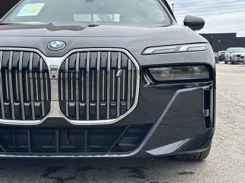 Certified 2024 BMW i7 xDrive60 w/ M Sport Package RWD image 10