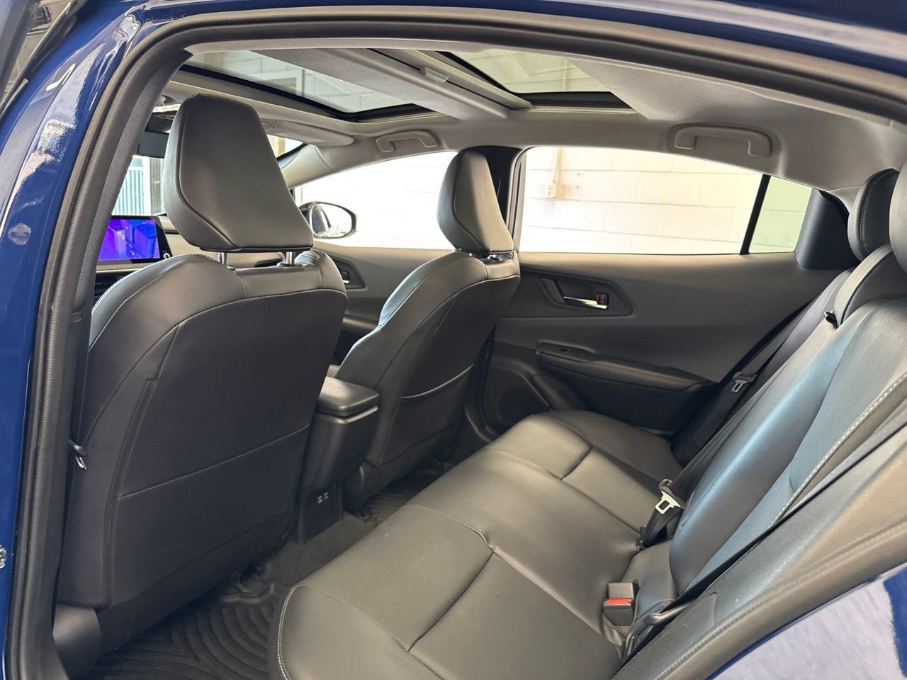 Used 2025 Toyota Prius XLE FWD image 39