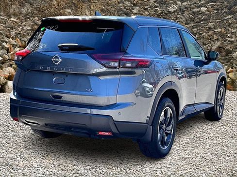 Used 2024 Nissan Rogue SV w/ SV Premium Package image 2