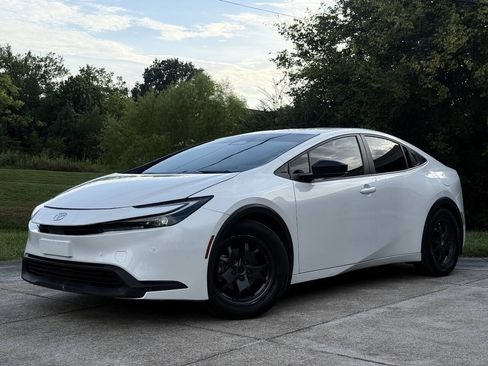 Used 2024 Toyota Prius LE FWD image 1