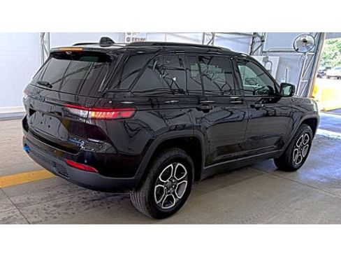Used 2023 Jeep Grand Cherokee Trailhawk w/ Luxury Tech Group III AWD/4WD image 5