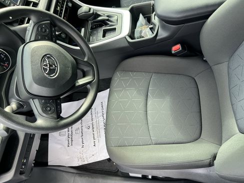 Used 2022 Toyota RAV4 XLE image 16
