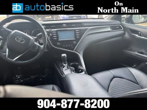 Used 2018 Toyota Camry SE w/ Moonroof Package FWD image 19