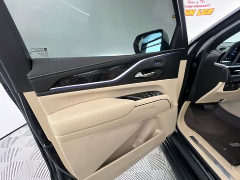 Used 2022 Cadillac Escalade Premium Luxury w/ Performance Package AWD/4WD image 21