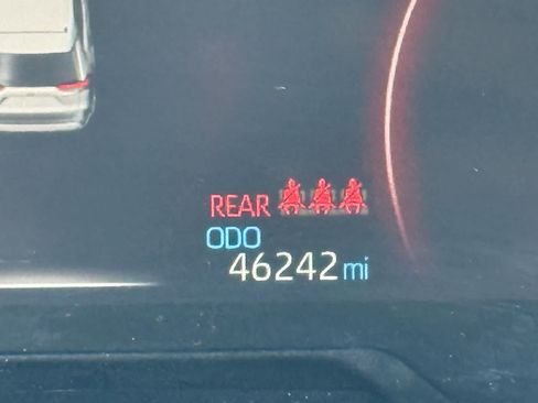 Used 2025 Toyota RAV4 LE AWD/4WD image 22
