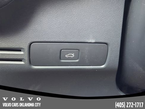 Used 2025 Volvo XC40 B5 Core w/ Protection Package Premier image 17