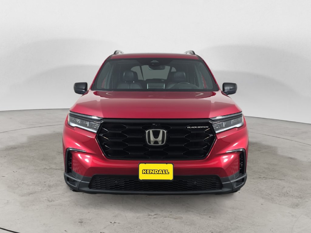 Used 2025 Honda Pilot Black Edition image 2