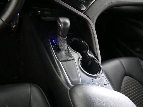 Used 2019 Toyota Camry SE image 24