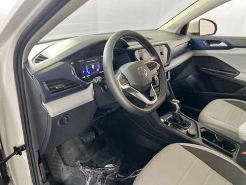 Used 2022 Volkswagen Taos SE image 9