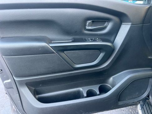 Used 2017 Nissan Titan S image 12