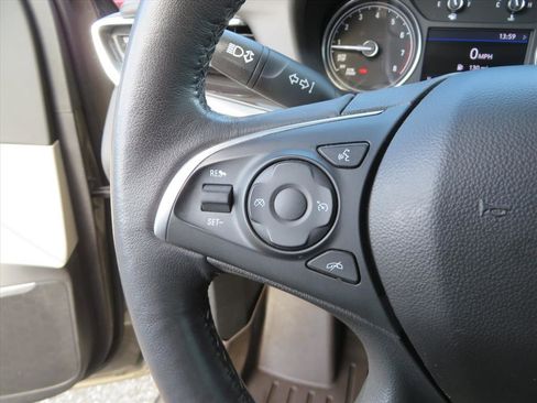 Used 2020 Buick Enclave Essence image 18