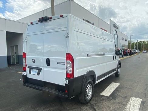 Used 2024 RAM ProMaster 2500 w/ Convenience Group image 9