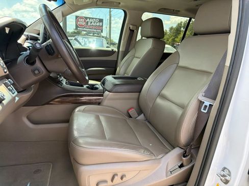 Used 2019 Chevrolet Suburban LT RWD image 7