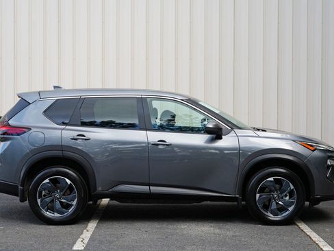 Used 2025 Nissan Rogue SV AWD/4WD image 46