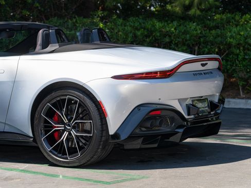 Used 2023 Aston Martin V8 Vantage Roadster image 12