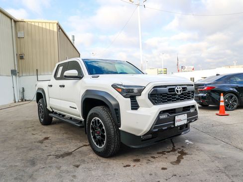 Used 2024 Toyota Tacoma TRD Off-Road image 5