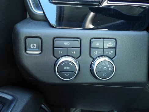 Used 2025 GMC Sierra 1500 SLT AWD/4WD image 27