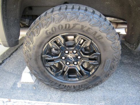 Used 2023 Chevrolet Silverado 1500 ZR2 w/ Technology Package AWD/4WD image 5