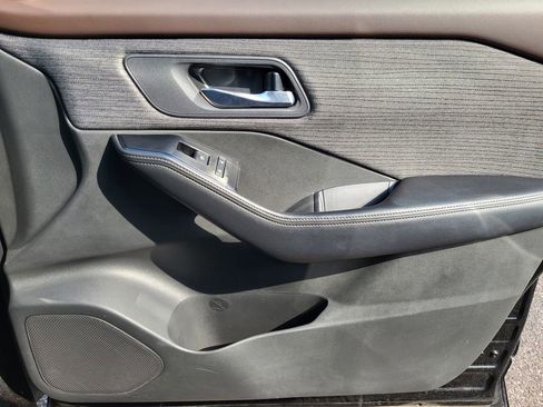 Used 2023 Nissan Rogue SV image 18