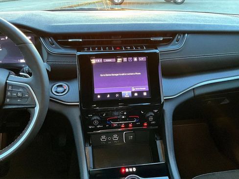 Used 2025 Jeep Grand Cherokee L Altitude image 6