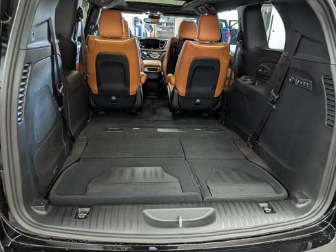 New 2026 Chrysler Pacifica Pinnacle AWD/4WD image 29