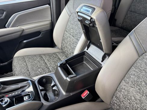 Used 2024 Chevrolet Colorado ZR2 w/ Technology Package AWD/4WD image 24
