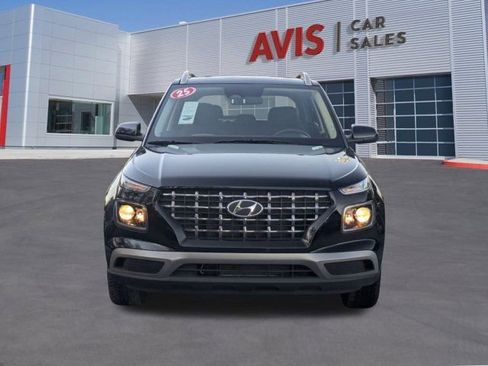Used 2025 Hyundai Venue SEL image 2