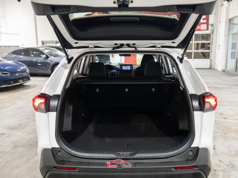 Used 2020 Toyota RAV4 LE image 44