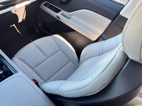 New 2026 Lincoln Aviator AWD image 17
