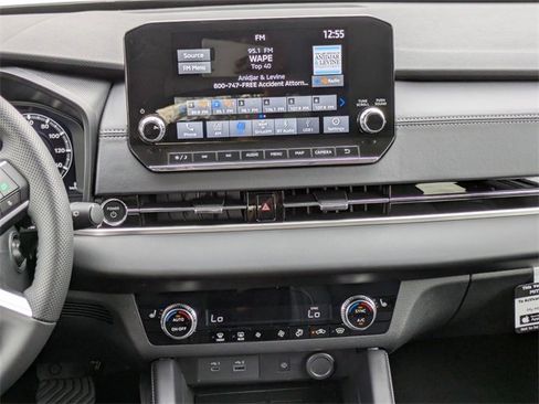 New 2025 Mitsubishi Outlander SE image 18