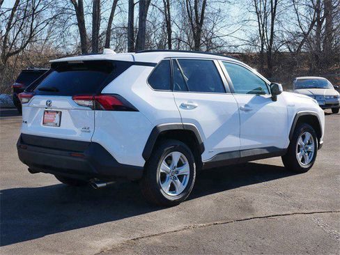 Used 2021 Toyota RAV4 XLE image 7