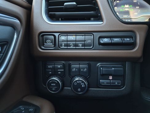 Used 2022 Chevrolet Suburban High Country image 24