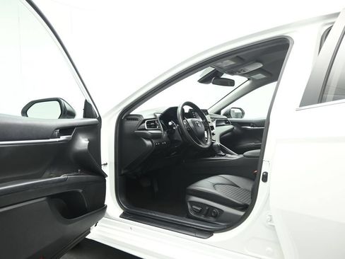 Used 2023 Toyota Camry SE FWD image 7