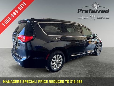 Used 2019 Chrysler Pacifica Touring-L FWD image 19