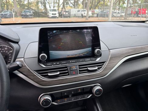 Used 2025 Nissan Altima 2.5 SV image 17