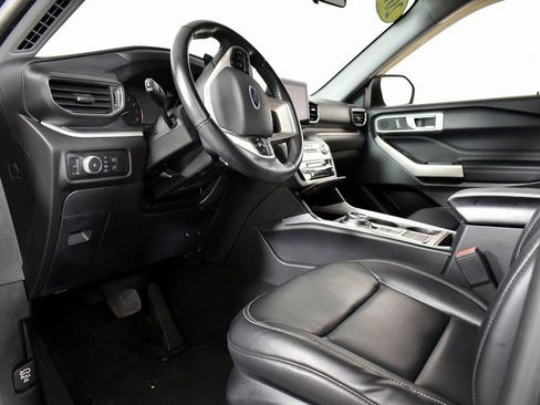 Used 2020 Ford Explorer XLT w/ Equipment Group 202A image 16