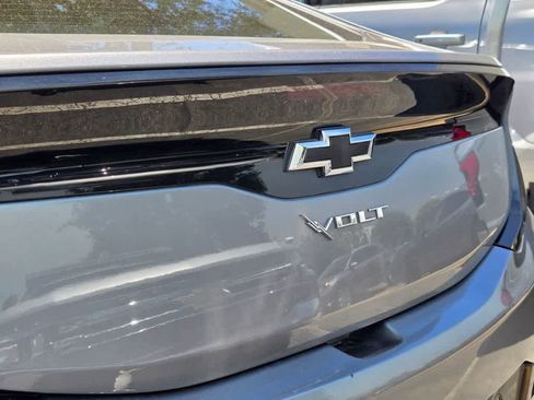 Used 2018 Chevrolet Volt Premier w/ Driver Confidence Package FWD image 5
