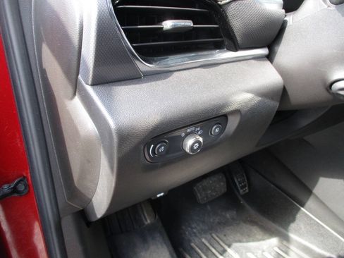 Used 2021 Chevrolet Traverse Premier AWD/4WD image 17