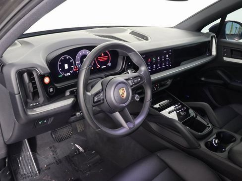 Used 2025 Porsche Cayenne AWD/4WD image 7